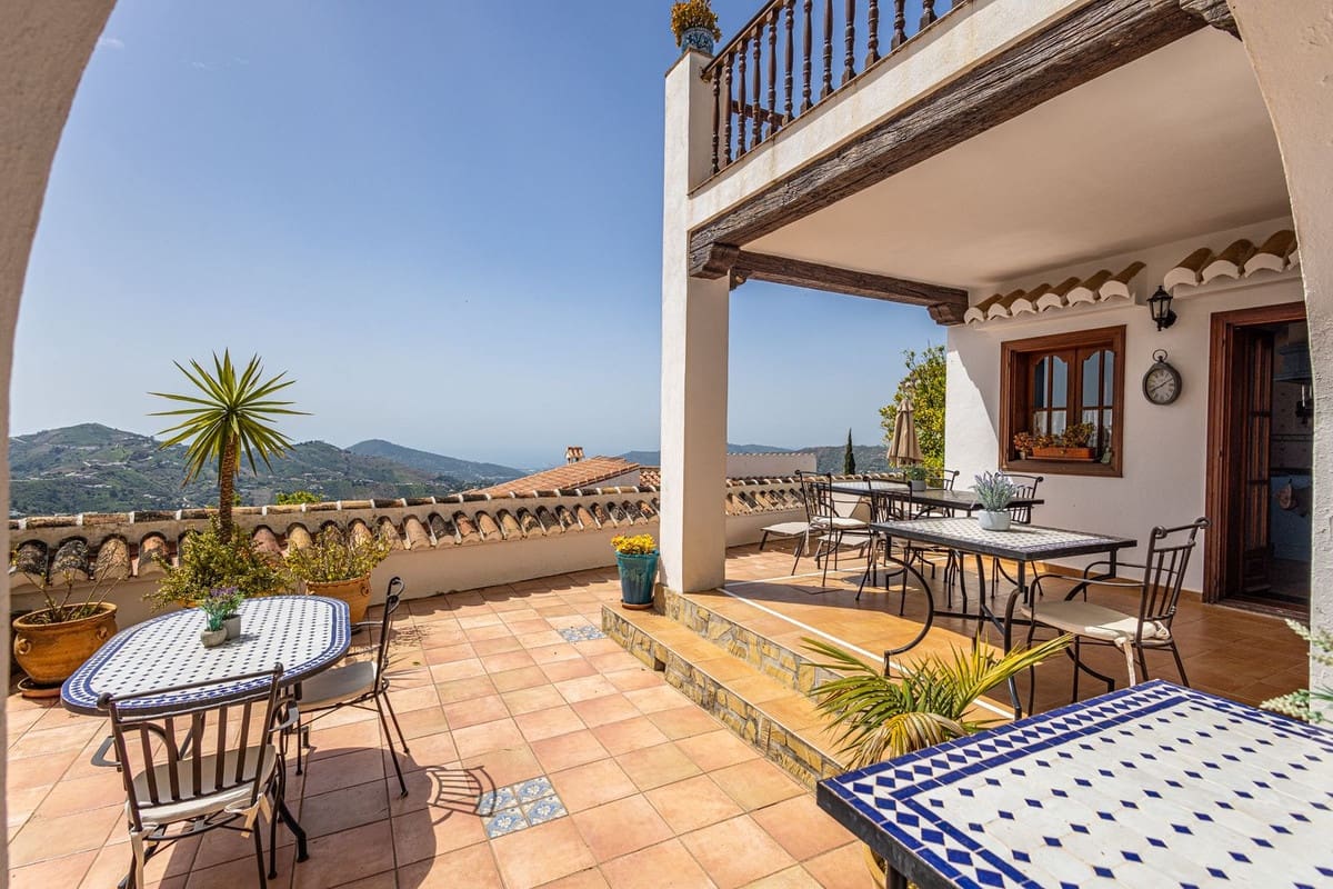 5 sovrum Villa till salu i Competa med pool garage - 790 000 € (Ref: 9777105)