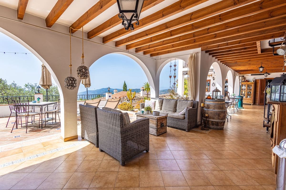 5 sovrum Villa till salu i Competa med pool garage - 790 000 € (Ref: 9777105)