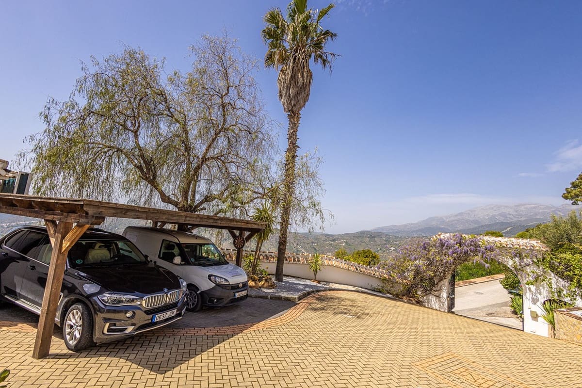 5 sovrum Villa till salu i Competa med pool garage - 790 000 € (Ref: 9777105)