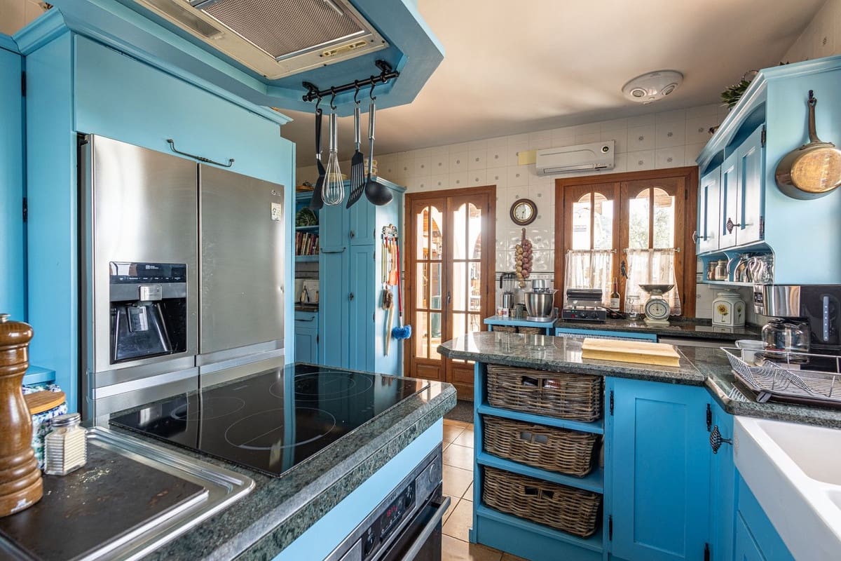 5 sovrum Villa till salu i Competa med pool garage - 790 000 € (Ref: 9777105)