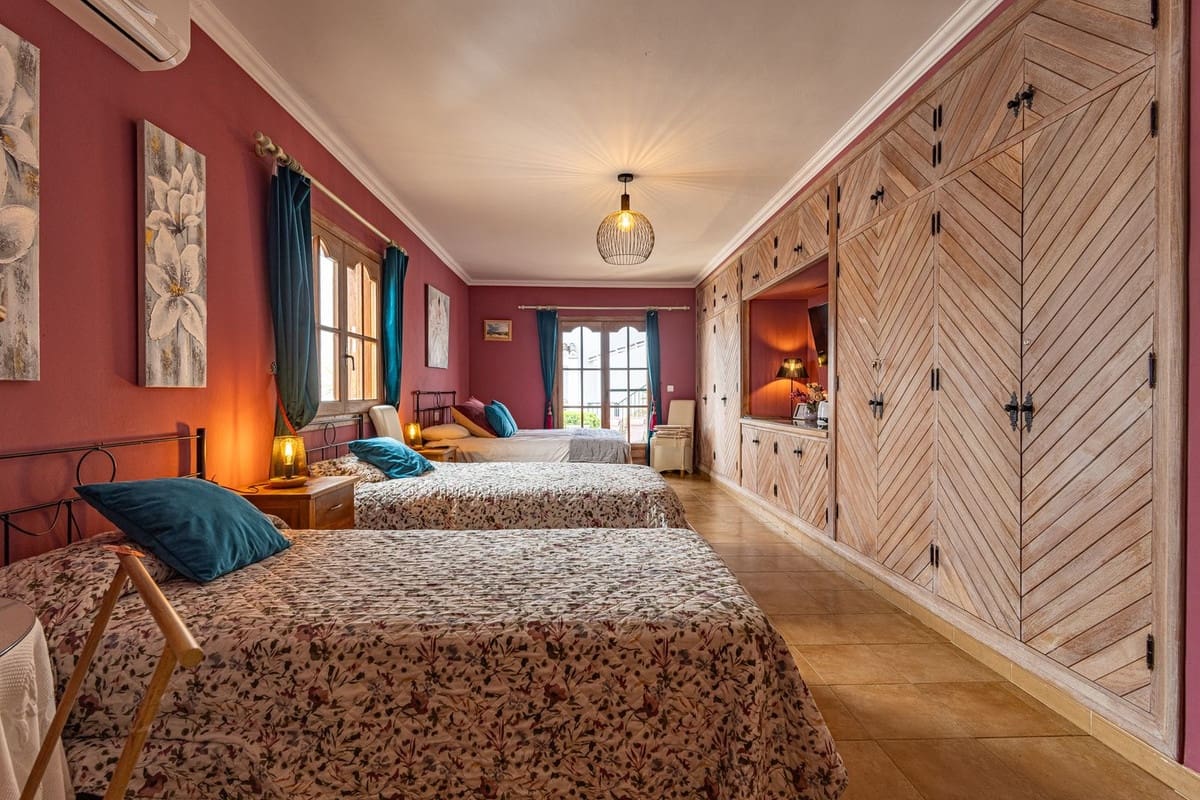 5 sovrum Villa till salu i Competa med pool garage - 790 000 € (Ref: 9777105)