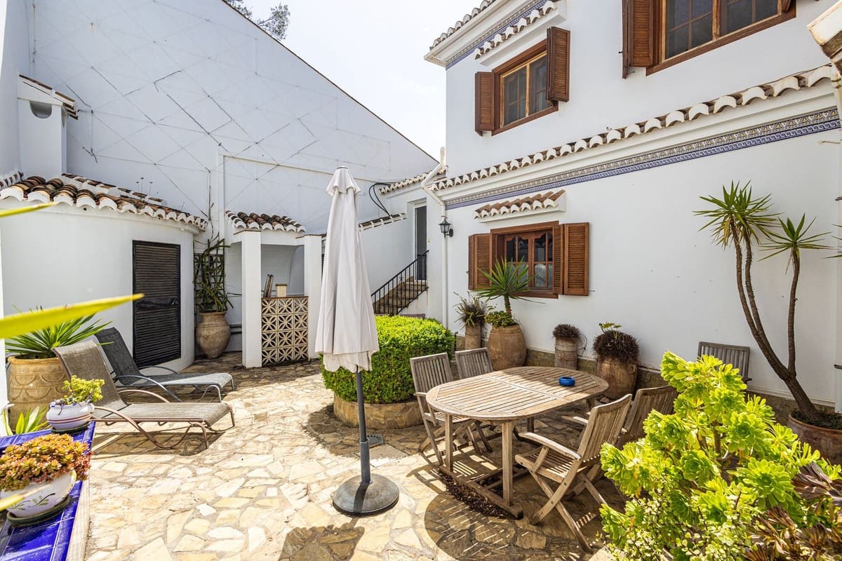 5 sovrum Villa till salu i Competa med pool garage - 790 000 € (Ref: 9777105)