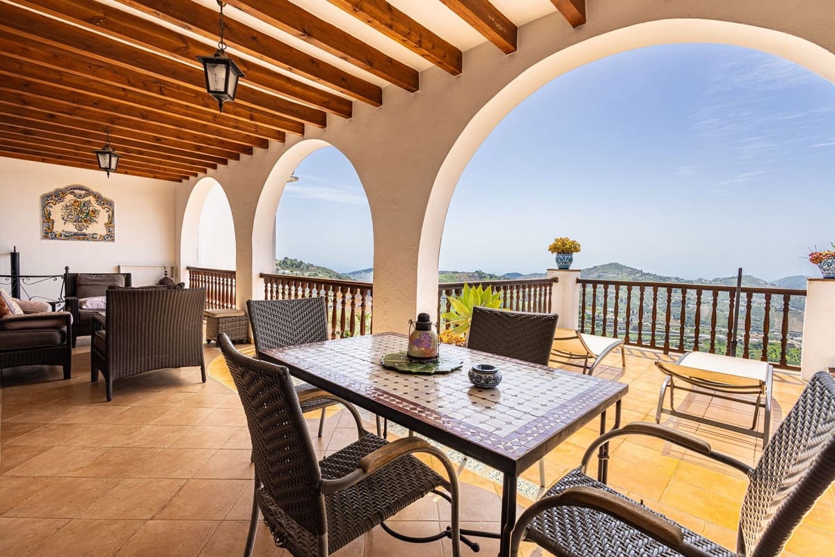 5 sovrum Villa till salu i Competa med pool garage - 790 000 € (Ref: 9777105)