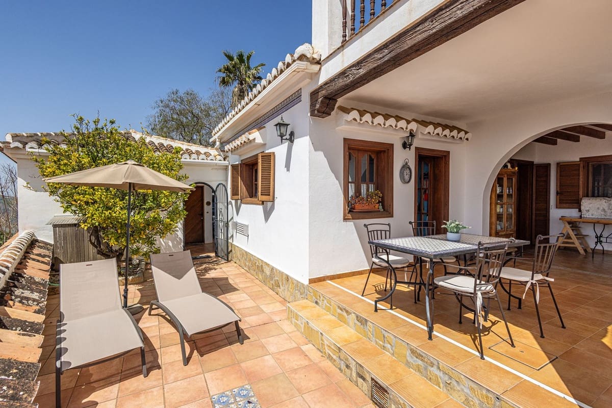 5 sovrum Villa till salu i Competa med pool garage - 790 000 € (Ref: 9777105)