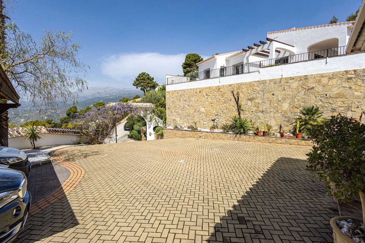 5 sovrum Villa till salu i Competa med pool garage - 790 000 € (Ref: 9777105)