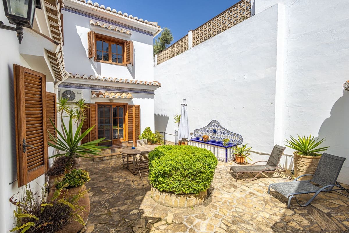 5 sovrum Villa till salu i Competa med pool garage - 790 000 € (Ref: 9777105)