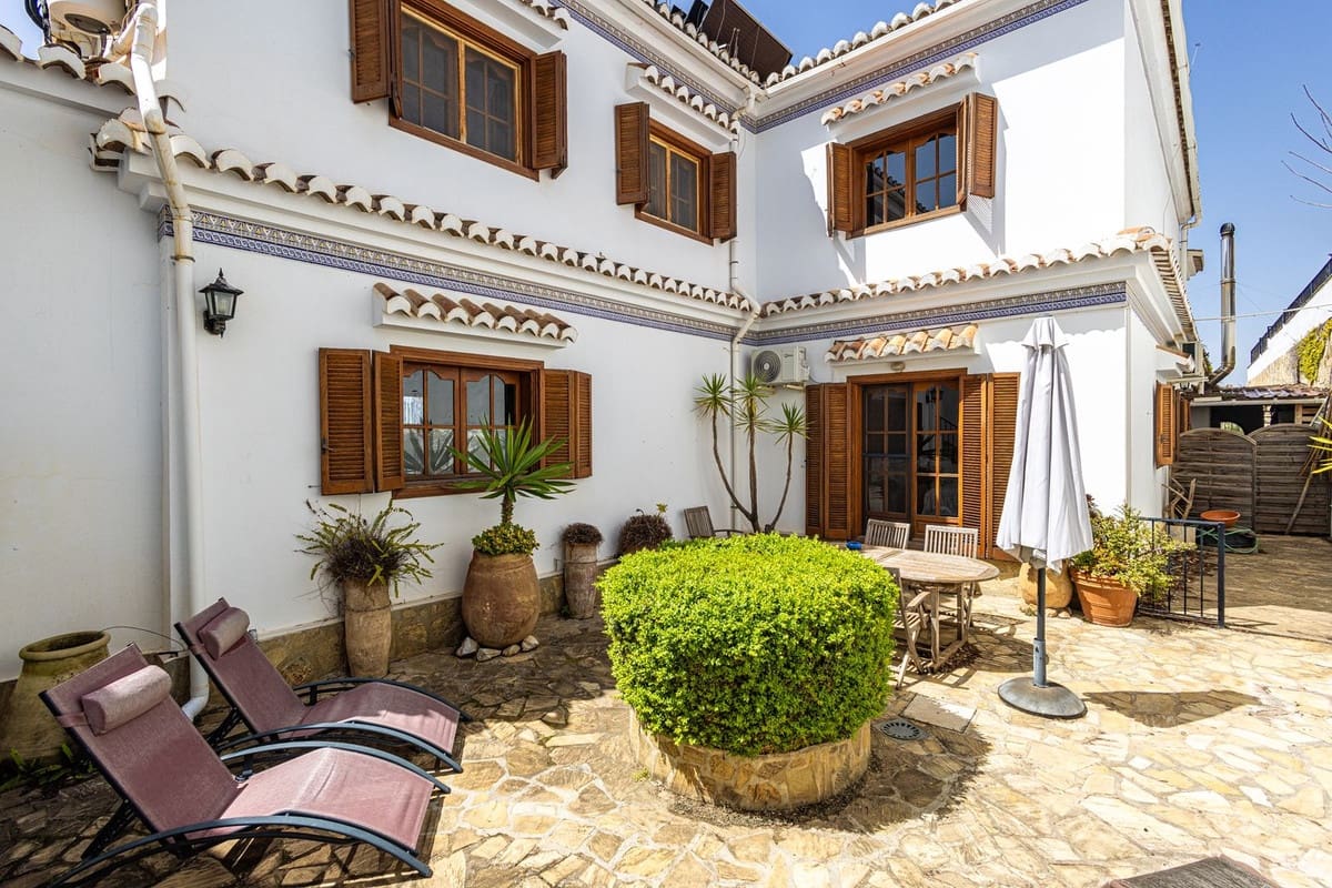 5 sovrum Villa till salu i Competa med pool garage - 790 000 € (Ref: 9777105)