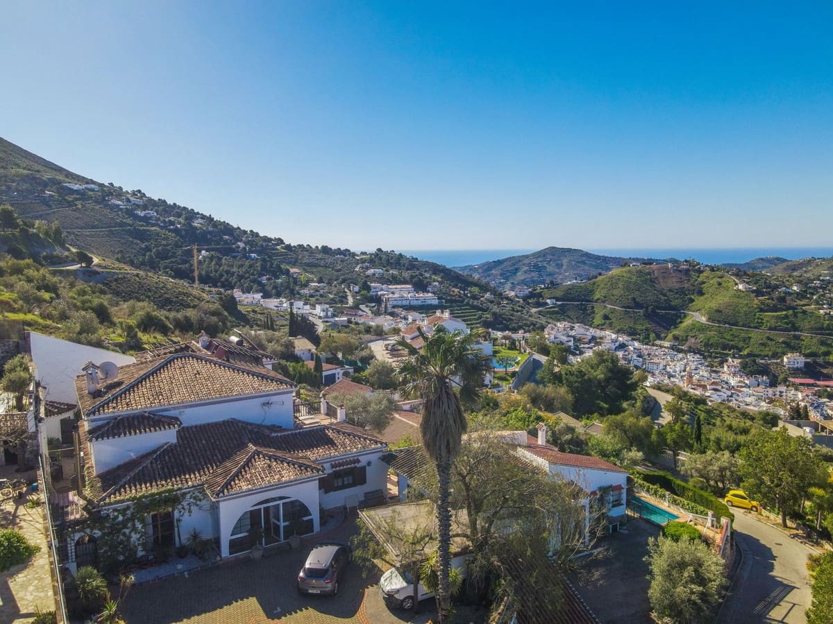 5 sovrum Villa till salu i Competa med pool garage - 790 000 € (Ref: 9777105)