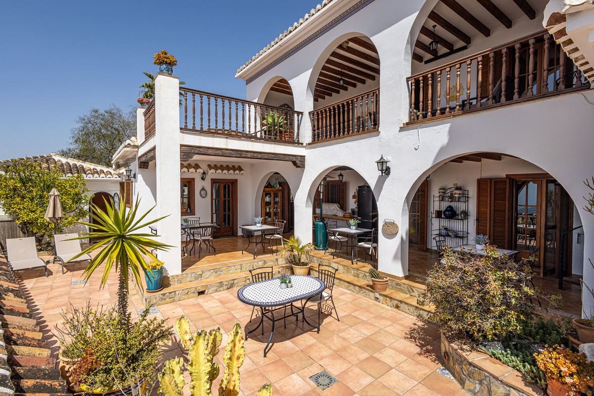 5 sovrum Villa till salu i Competa med pool garage - 790 000 € (Ref: 9777105)