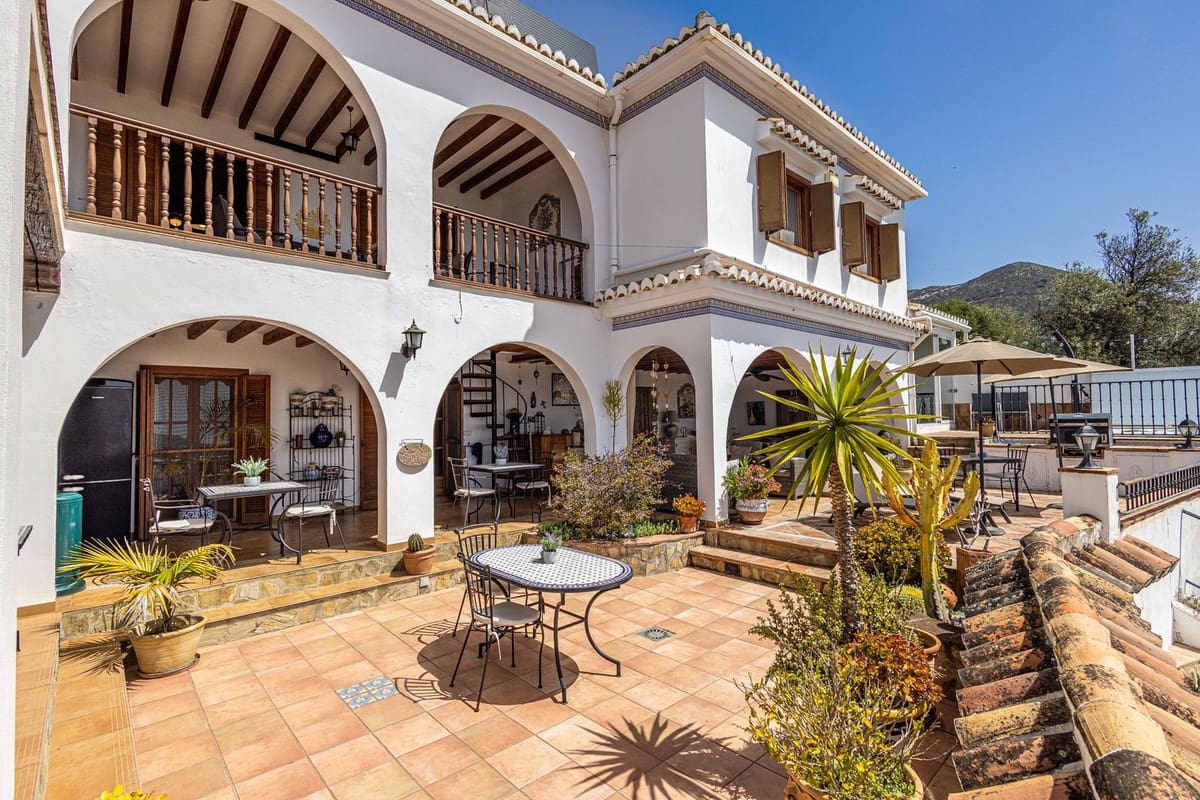 5 sovrum Villa till salu i Competa med pool garage - 790 000 € (Ref: 9777105)