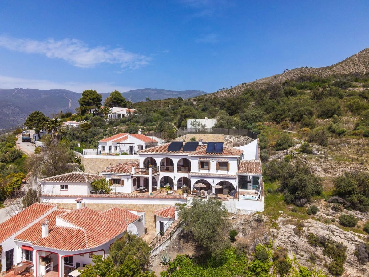 5 sovrum Villa till salu i Competa med pool garage - 790 000 € (Ref: 9777105)