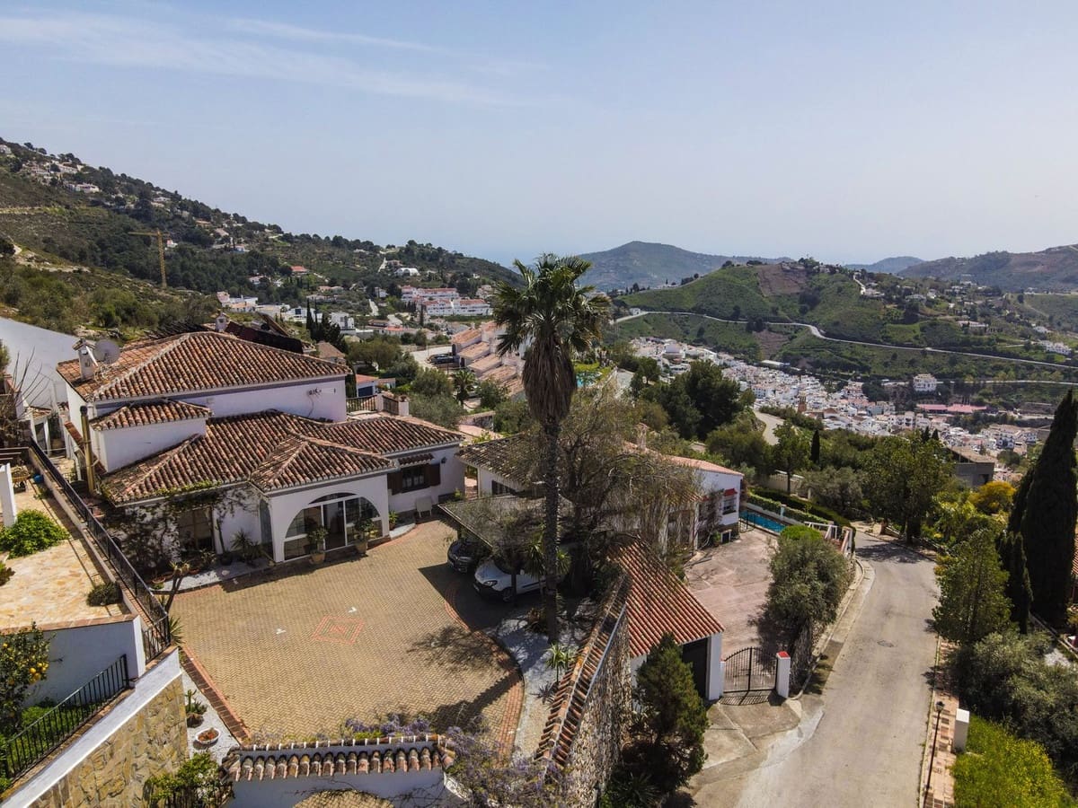 5 sovrum Villa till salu i Competa med pool garage - 790 000 € (Ref: 9777105)