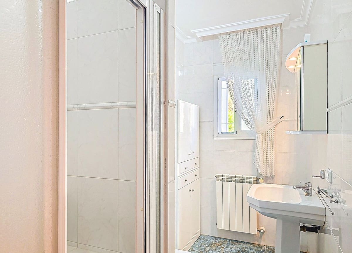 3 soverom Villa til salgs i Arenas med svømmebasseng garasje - € 535 000 (Ref: 9782530)