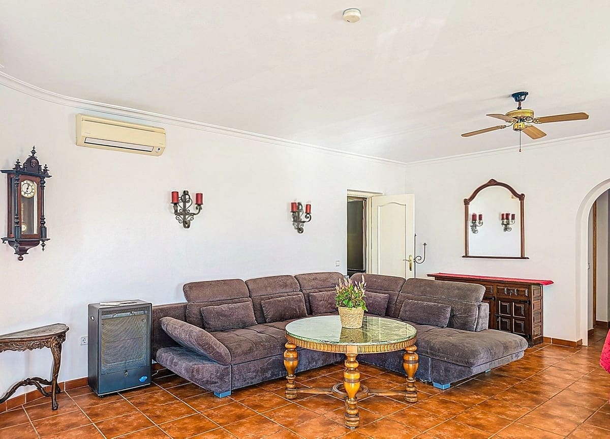 3 soverom Villa til salgs i Arenas med svømmebasseng garasje - € 535 000 (Ref: 9782530)