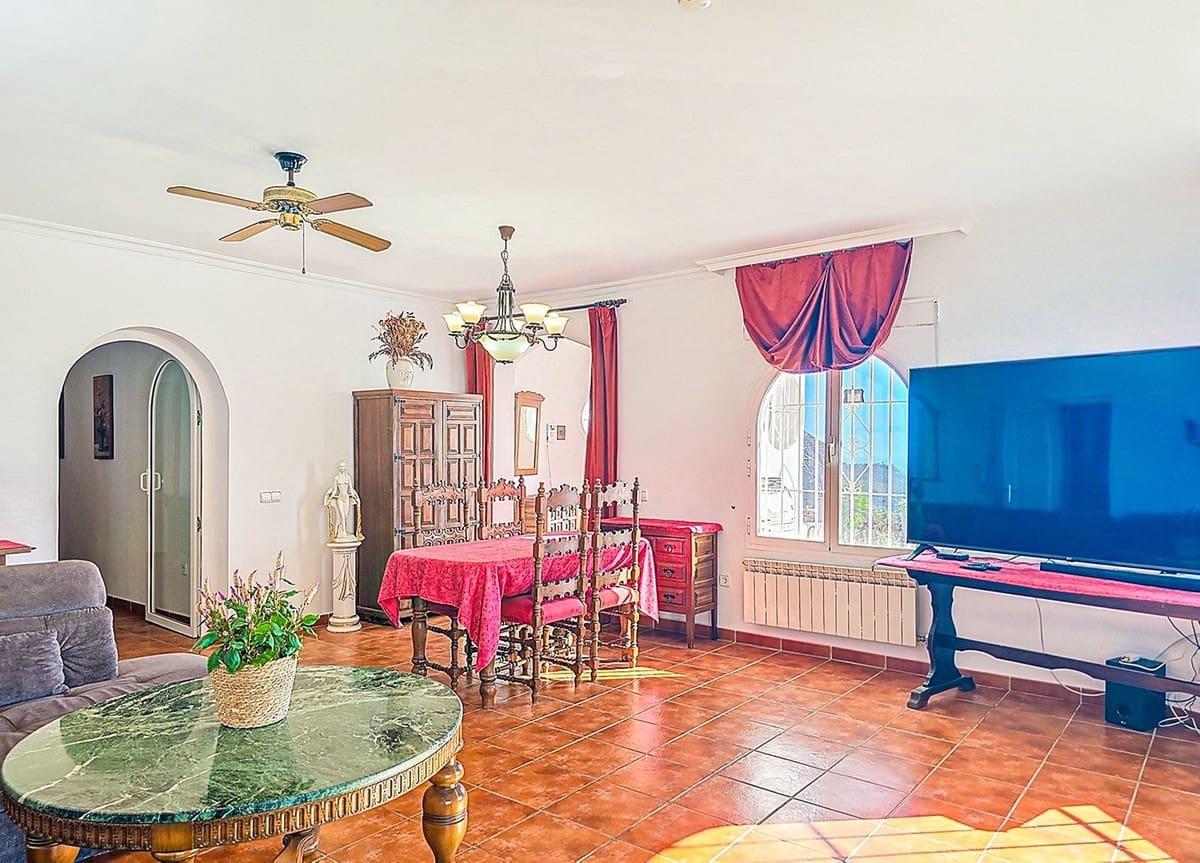 3 soverom Villa til salgs i Arenas med svømmebasseng garasje - € 535 000 (Ref: 9782530)