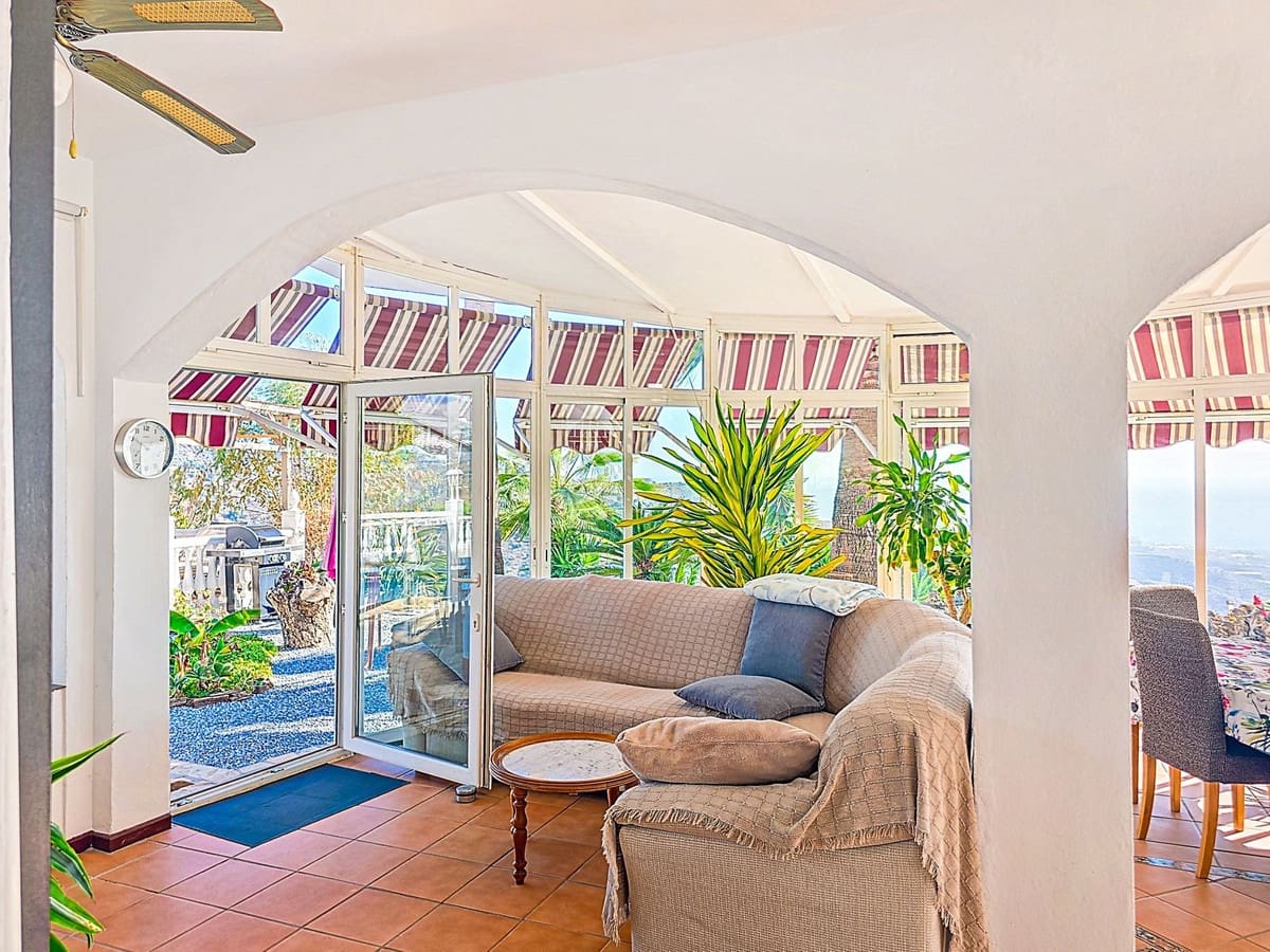 3 soverom Villa til salgs i Arenas med svømmebasseng garasje - € 535 000 (Ref: 9782530)