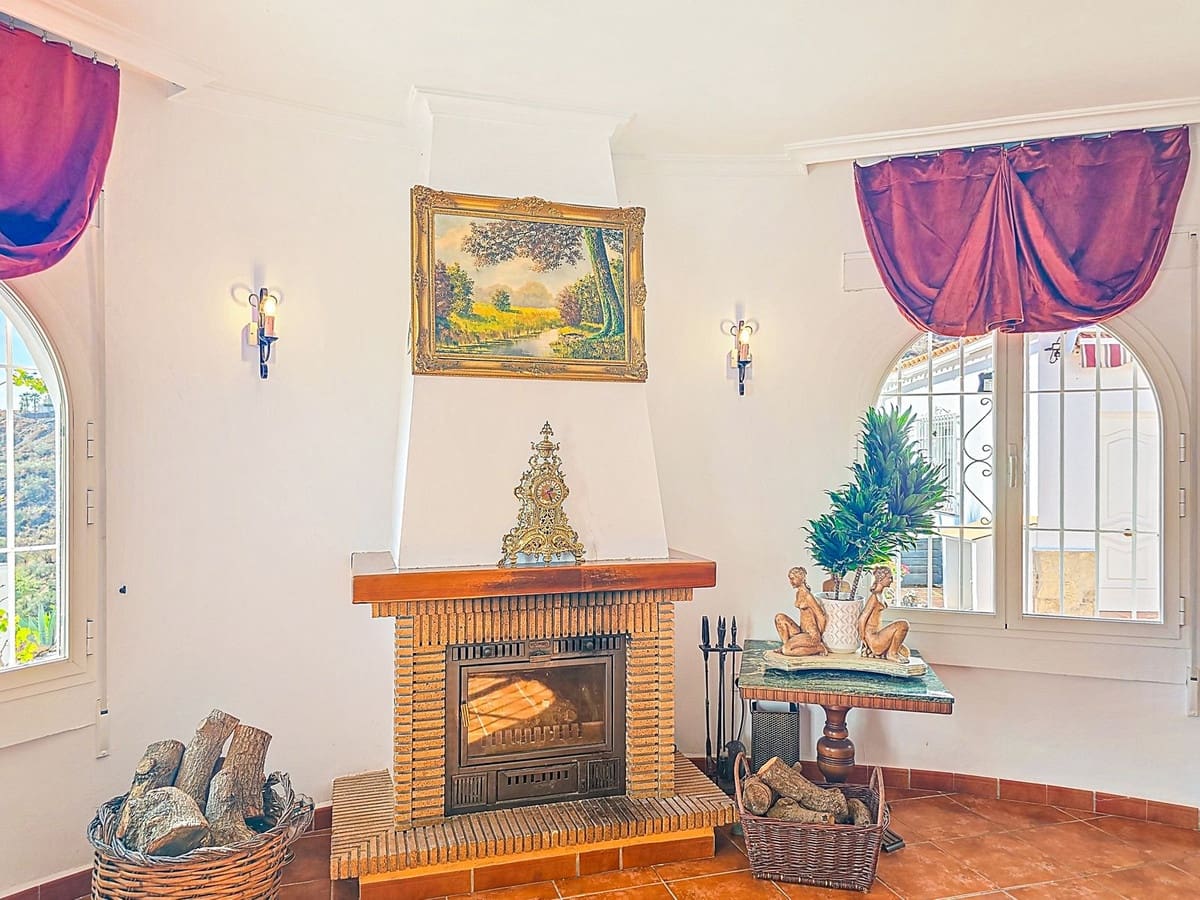 3 soverom Villa til salgs i Arenas med svømmebasseng garasje - € 535 000 (Ref: 9782530)