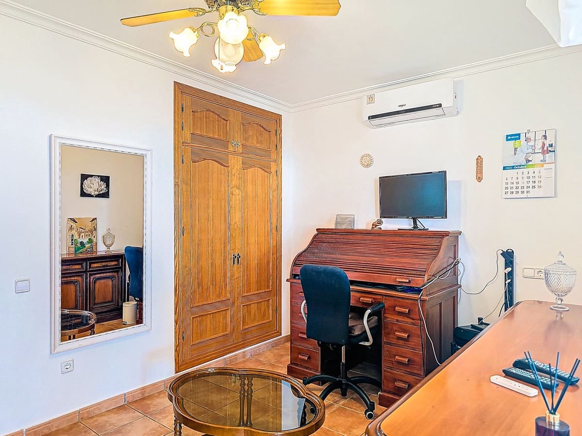 3 soverom Villa til salgs i Arenas med svømmebasseng garasje - € 535 000 (Ref: 9782530)