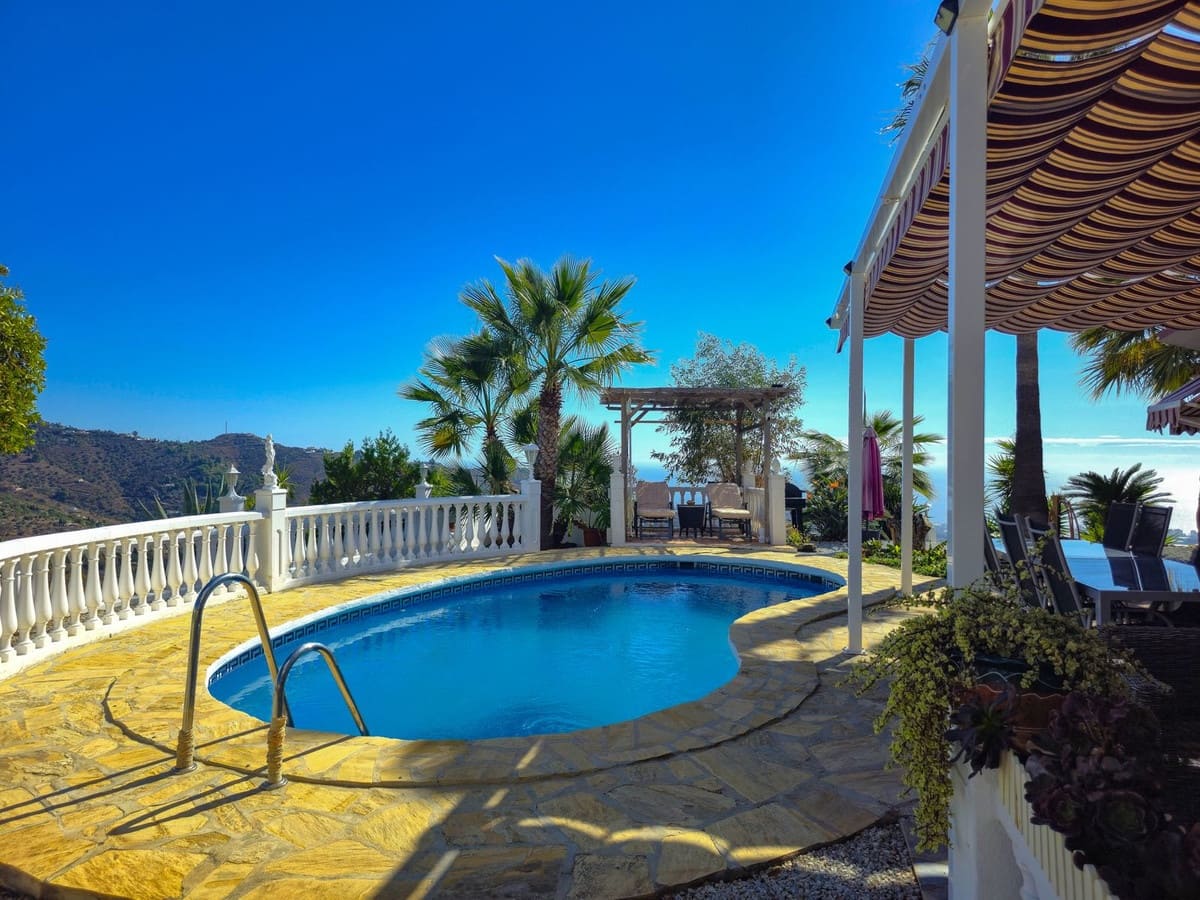 3 soverom Villa til salgs i Arenas med svømmebasseng garasje - € 535 000 (Ref: 9782530)