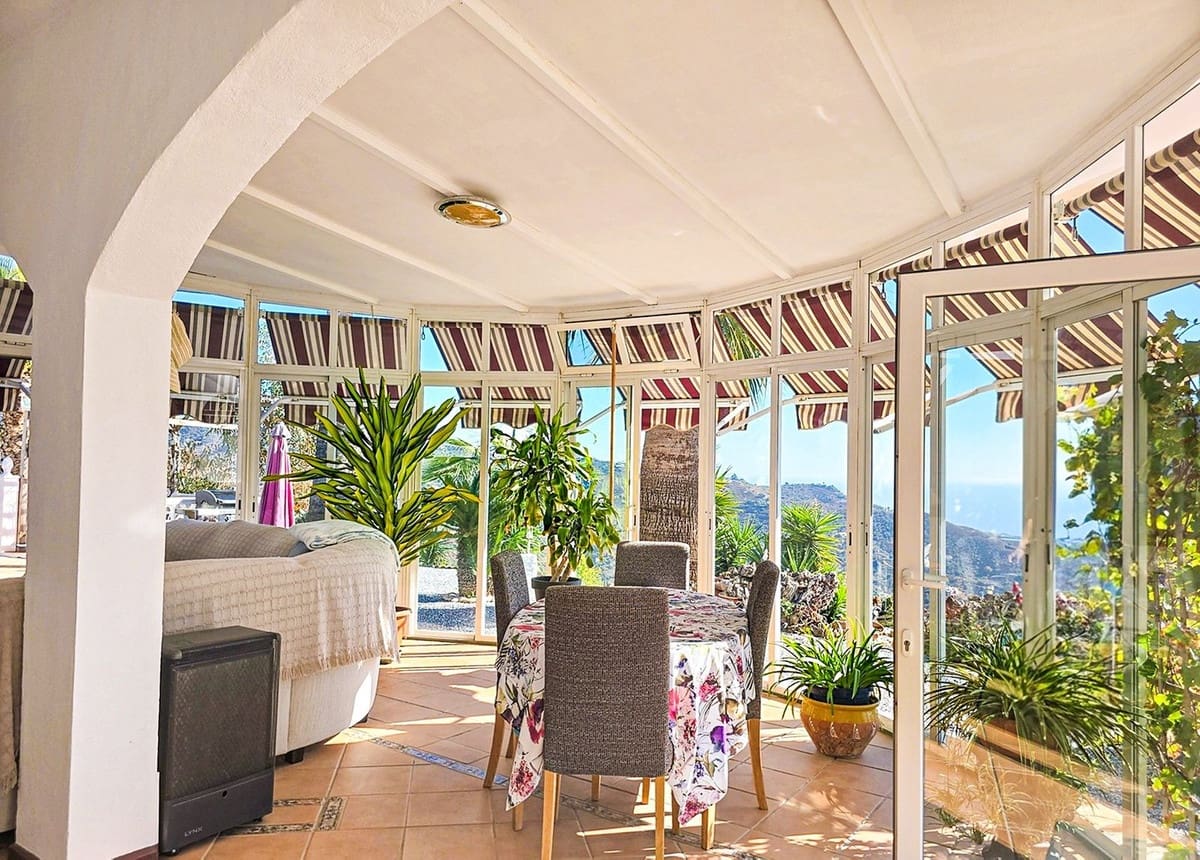 3 soverom Villa til salgs i Arenas med svømmebasseng garasje - € 535 000 (Ref: 9782530)