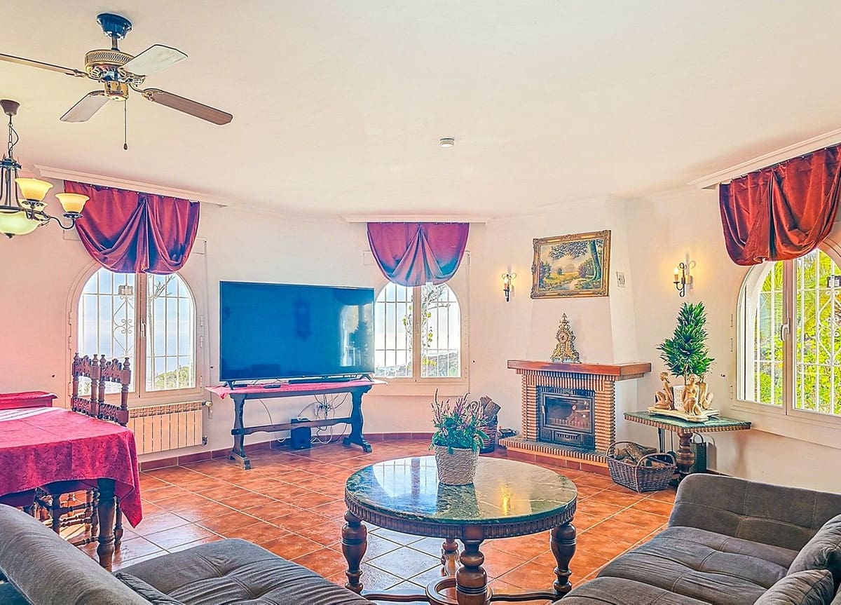 3 soverom Villa til salgs i Arenas med svømmebasseng garasje - € 535 000 (Ref: 9782530)