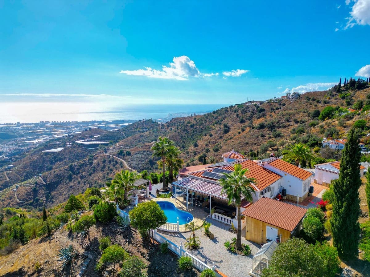 3 soverom Villa til salgs i Arenas med svømmebasseng garasje - € 535 000 (Ref: 9782530)