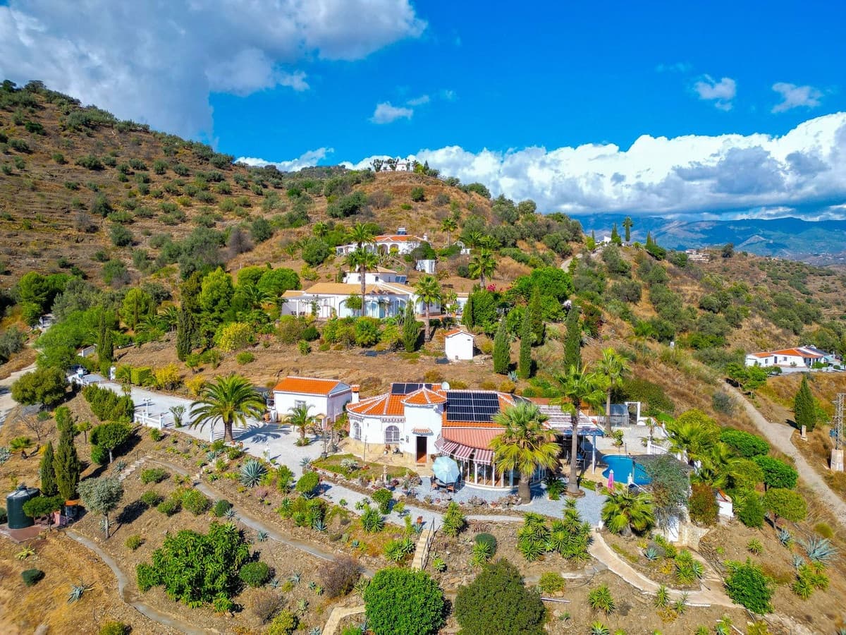 3 soverom Villa til salgs i Arenas med svømmebasseng garasje - € 535 000 (Ref: 9782530)