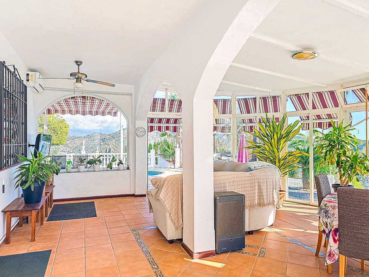 3 soverom Villa til salgs i Arenas med svømmebasseng garasje - € 535 000 (Ref: 9782530)