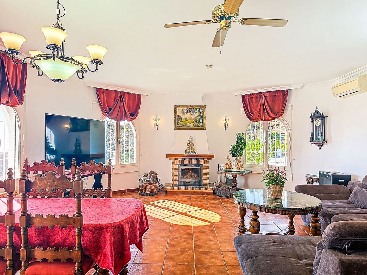 3 soverom Villa til salgs i Arenas med svømmebasseng garasje - € 535 000 (Ref: 9782530)