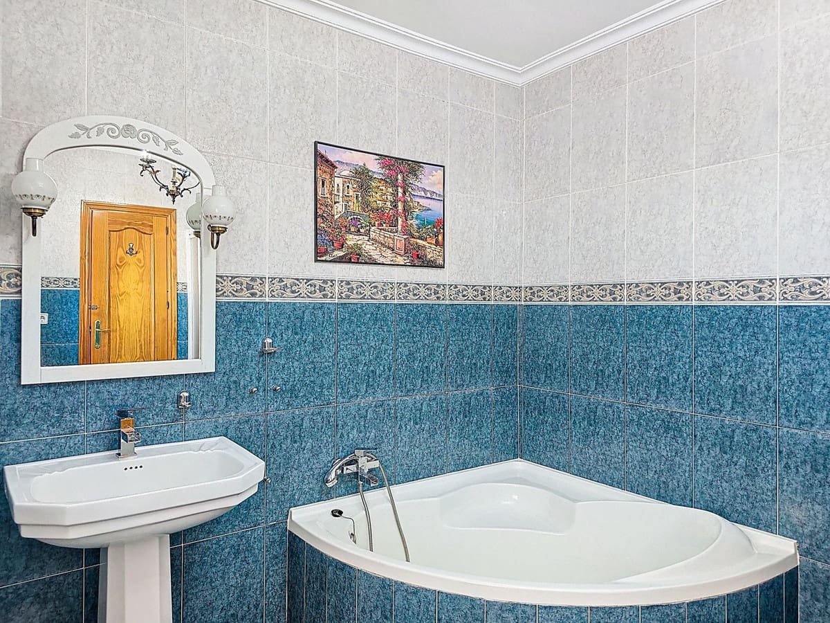 3 soverom Villa til salgs i Arenas med svømmebasseng garasje - € 535 000 (Ref: 9782530)