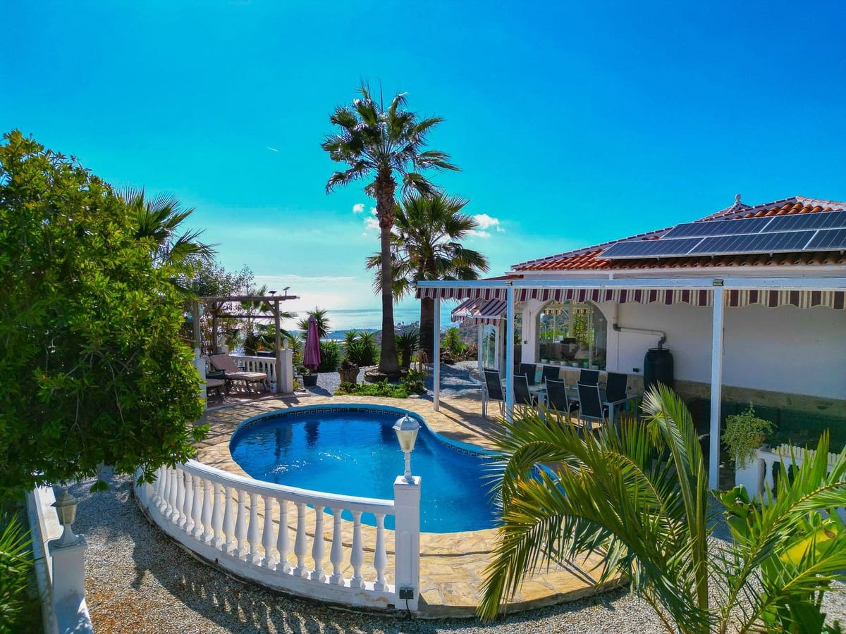 3 soverom Villa til salgs i Arenas med svømmebasseng garasje - € 535 000 (Ref: 9782530)