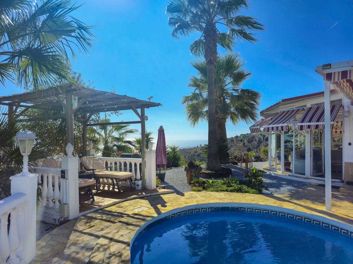 3 soverom Villa til salgs i Arenas med svømmebasseng garasje - € 535 000 (Ref: 9782530)