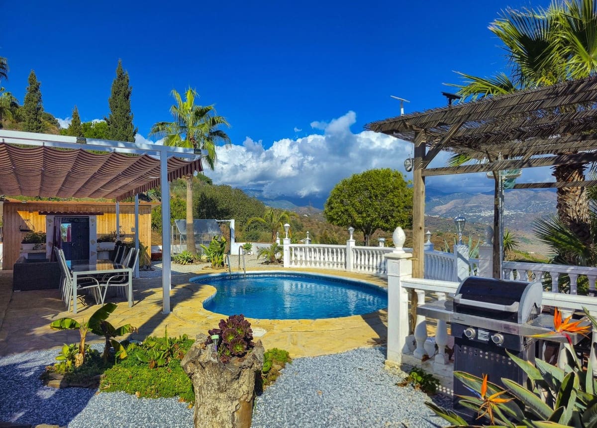 3 soverom Villa til salgs i Arenas med svømmebasseng garasje - € 535 000 (Ref: 9782530)