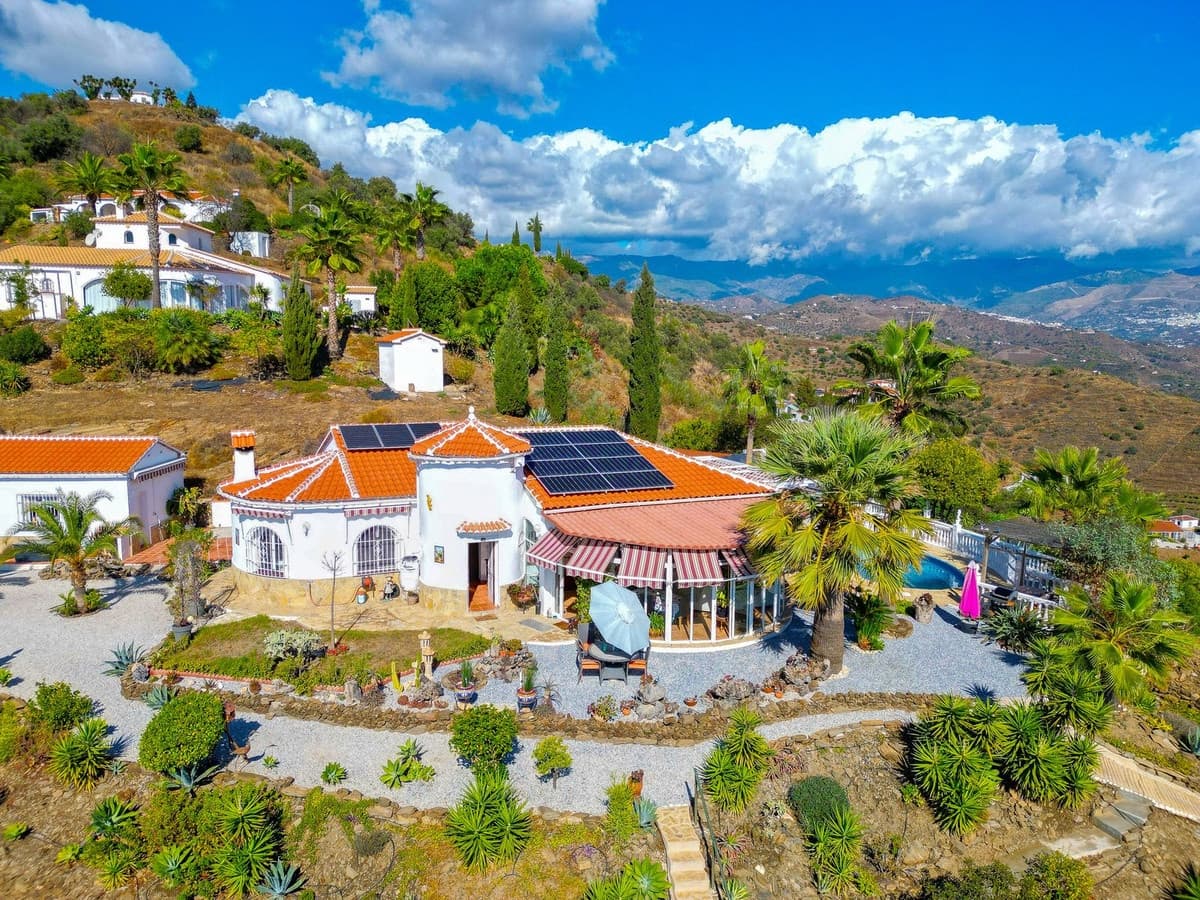 3 soverom Villa til salgs i Arenas med svømmebasseng garasje - € 535 000 (Ref: 9782530)