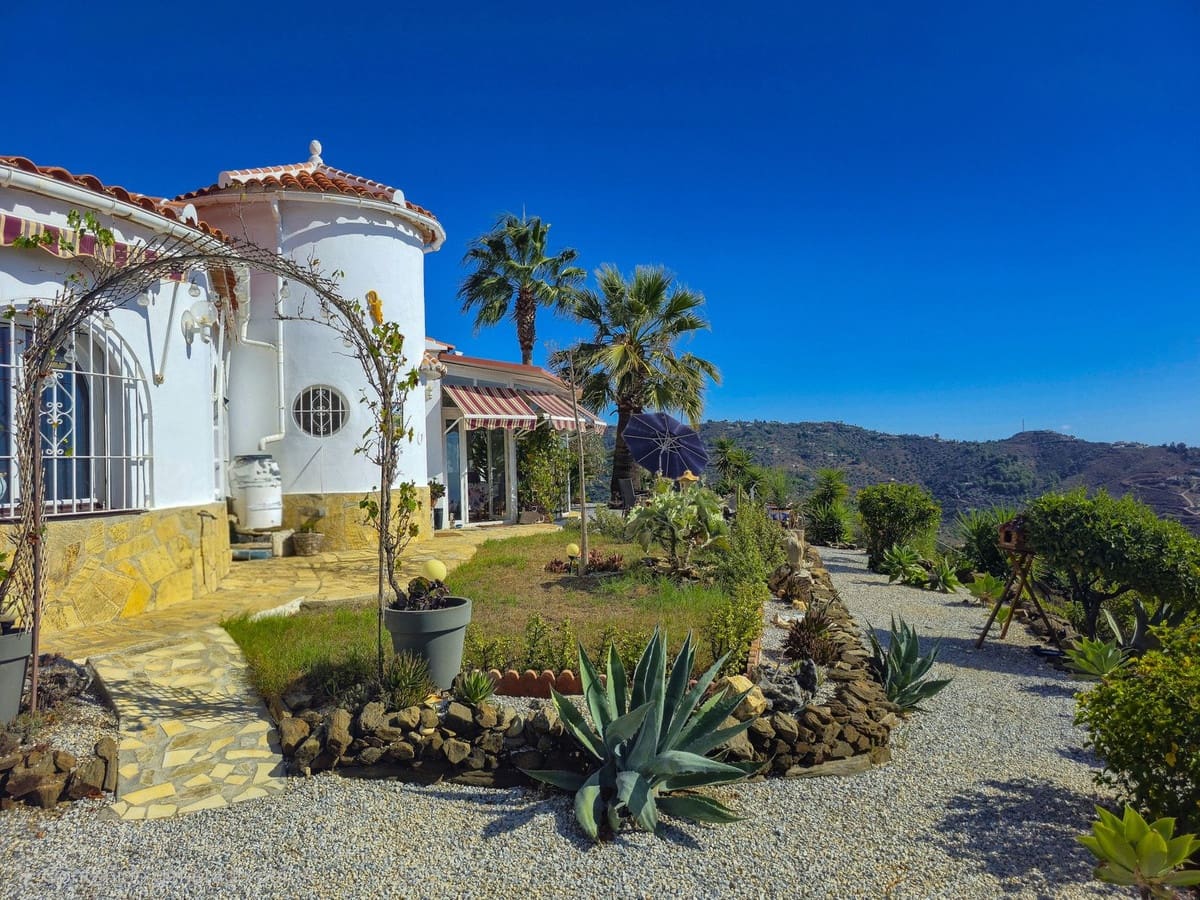 3 soverom Villa til salgs i Arenas med svømmebasseng garasje - € 535 000 (Ref: 9782530)