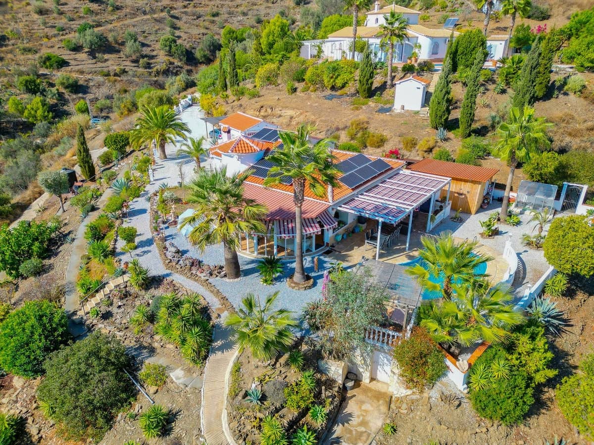 3 soverom Villa til salgs i Arenas med svømmebasseng garasje - € 535 000 (Ref: 9782530)