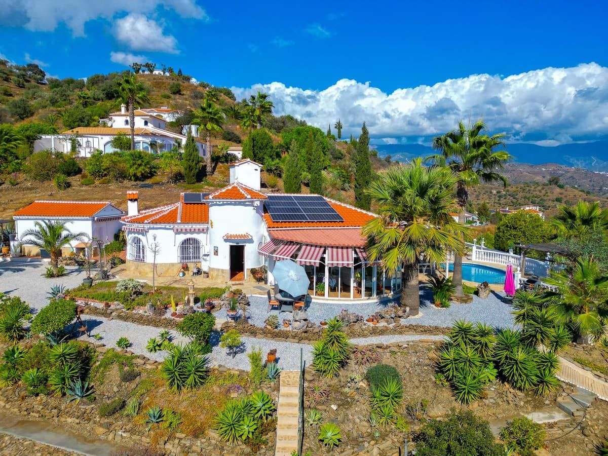 3 soverom Villa til salgs i Arenas med svømmebasseng garasje - € 535 000 (Ref: 9782530)