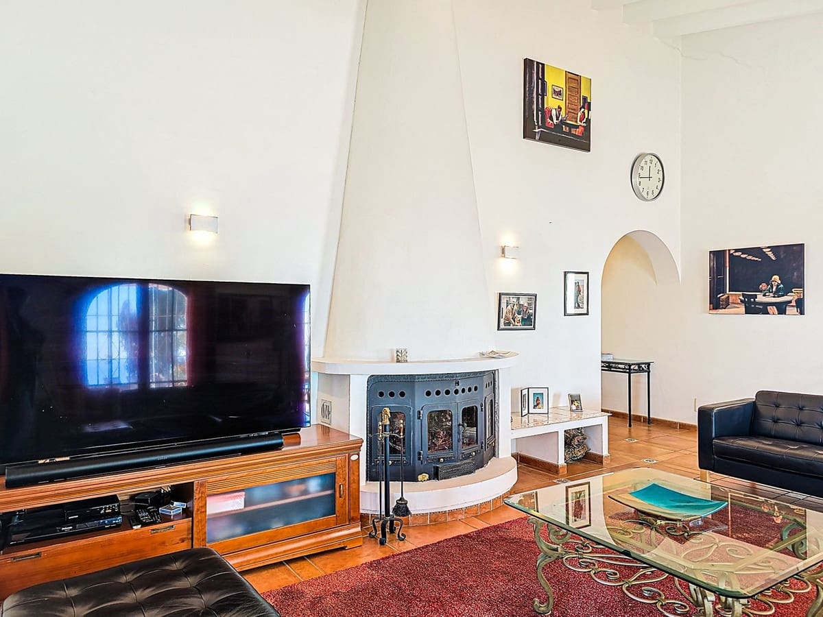 Chalet de 5 habitaciones en Sayalonga en venta con piscina garaje - 775.000 € (Ref: 9783271)