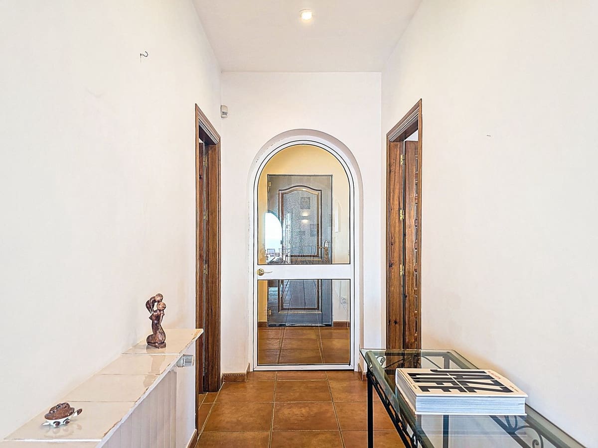 Chalet de 5 habitaciones en Sayalonga en venta con piscina garaje - 775.000 € (Ref: 9783271)