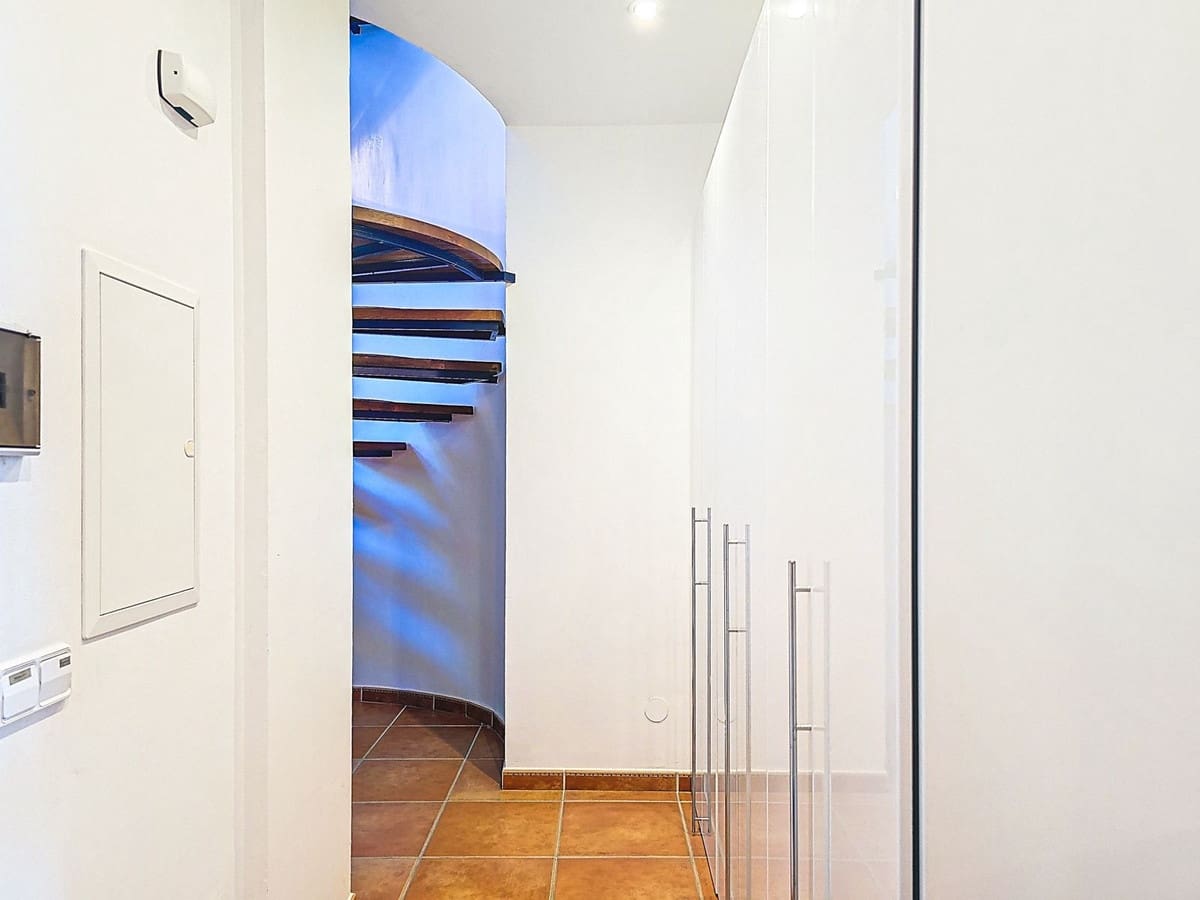 Chalet de 5 habitaciones en Sayalonga en venta con piscina garaje - 775.000 € (Ref: 9783271)