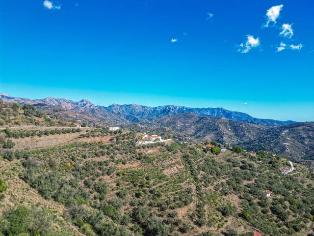 Chalet de 5 habitaciones en Sayalonga en venta con piscina garaje - 775.000 € (Ref: 9783271)