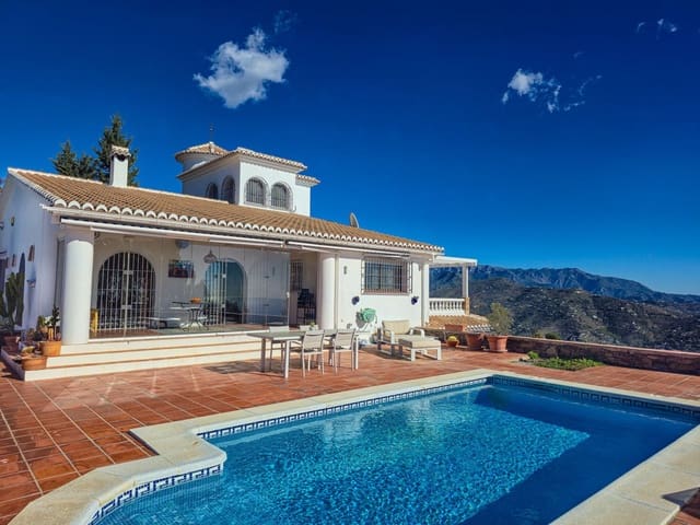 Chalet de 5 habitaciones en Sayalonga en venta con piscina garaje - 775.000 € (Ref: 9783271)