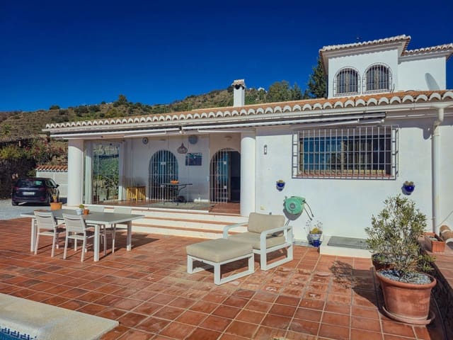 Chalet de 5 habitaciones en Sayalonga en venta con piscina garaje - 775.000 € (Ref: 9783271)