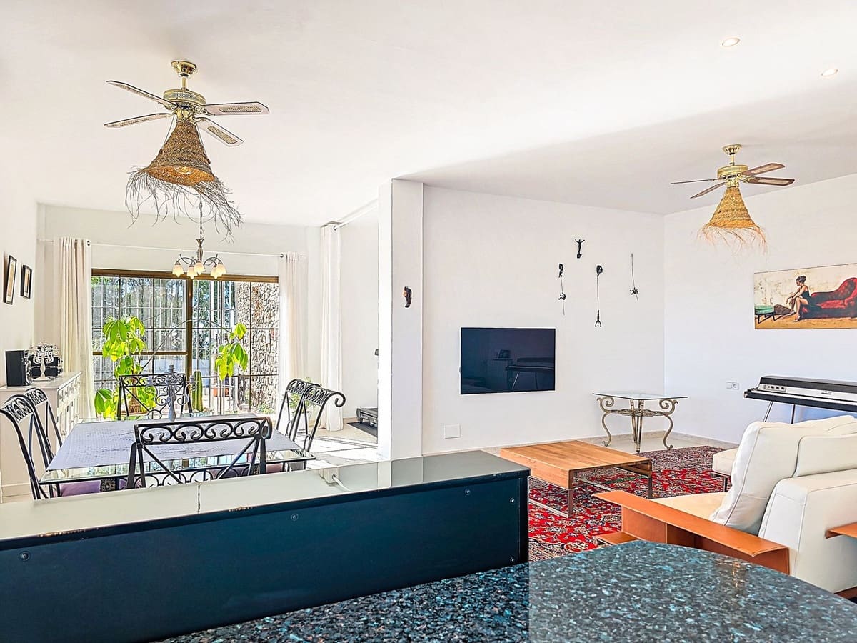 Chalet de 5 habitaciones en Sayalonga en venta con piscina garaje - 775.000 € (Ref: 9783271)