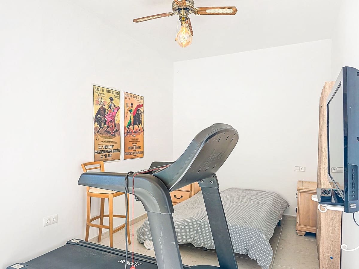 Chalet de 5 habitaciones en Sayalonga en venta con piscina garaje - 775.000 € (Ref: 9783271)