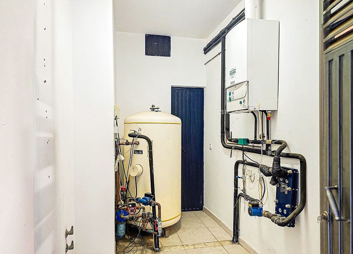 Chalet de 5 habitaciones en Sayalonga en venta con piscina garaje - 775.000 € (Ref: 9783271)