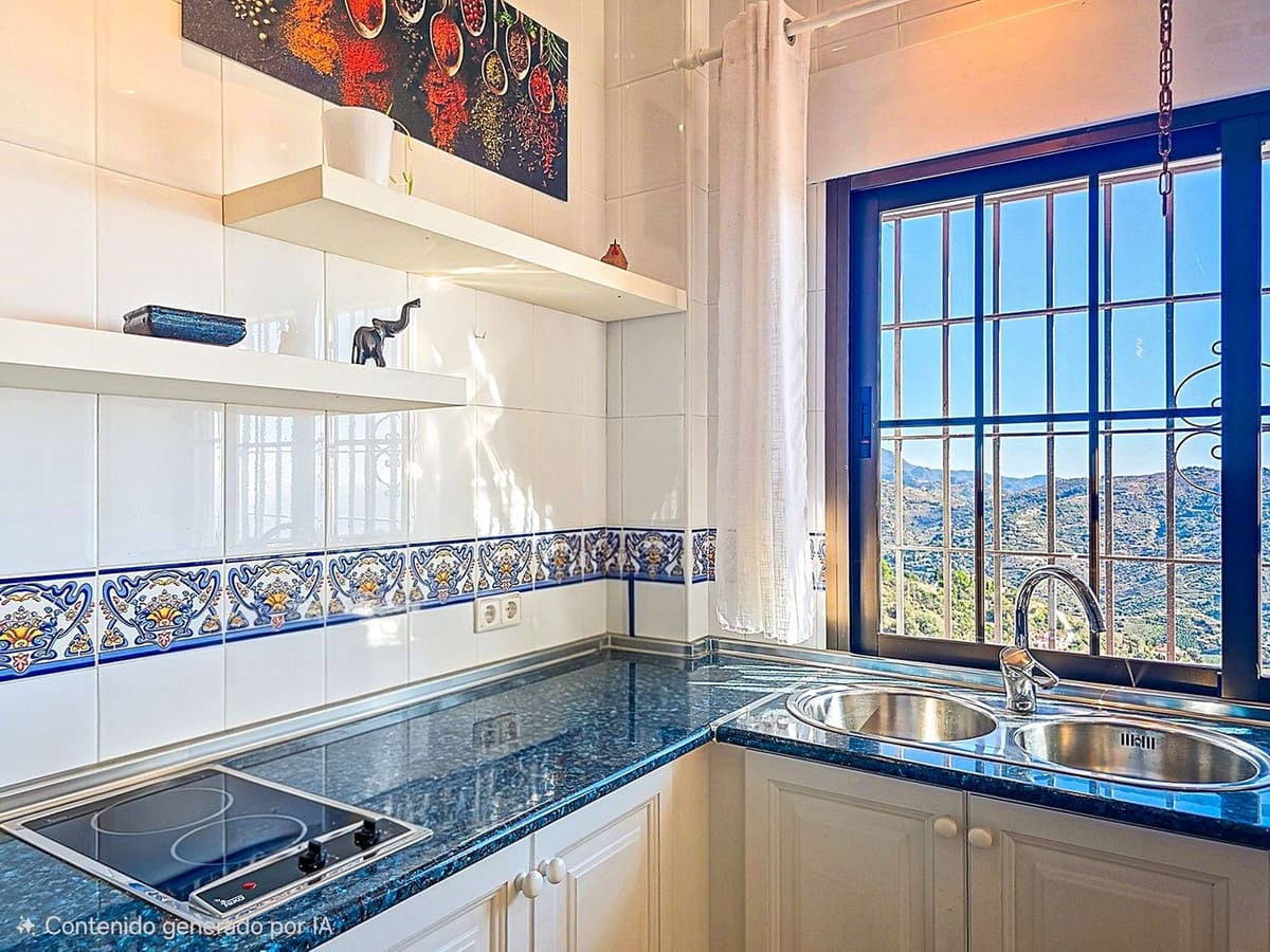 Chalet de 5 habitaciones en Sayalonga en venta con piscina garaje - 775.000 € (Ref: 9783271)