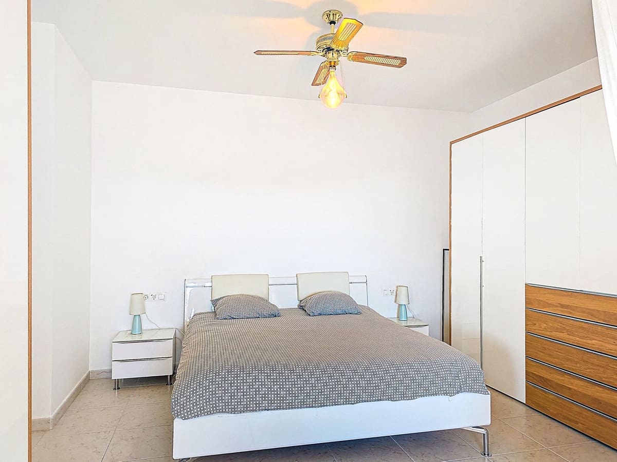 5 slaapkamer Villa te koop in Sayalonga met zwembad garage - € 775.000 (Ref: 9783271)