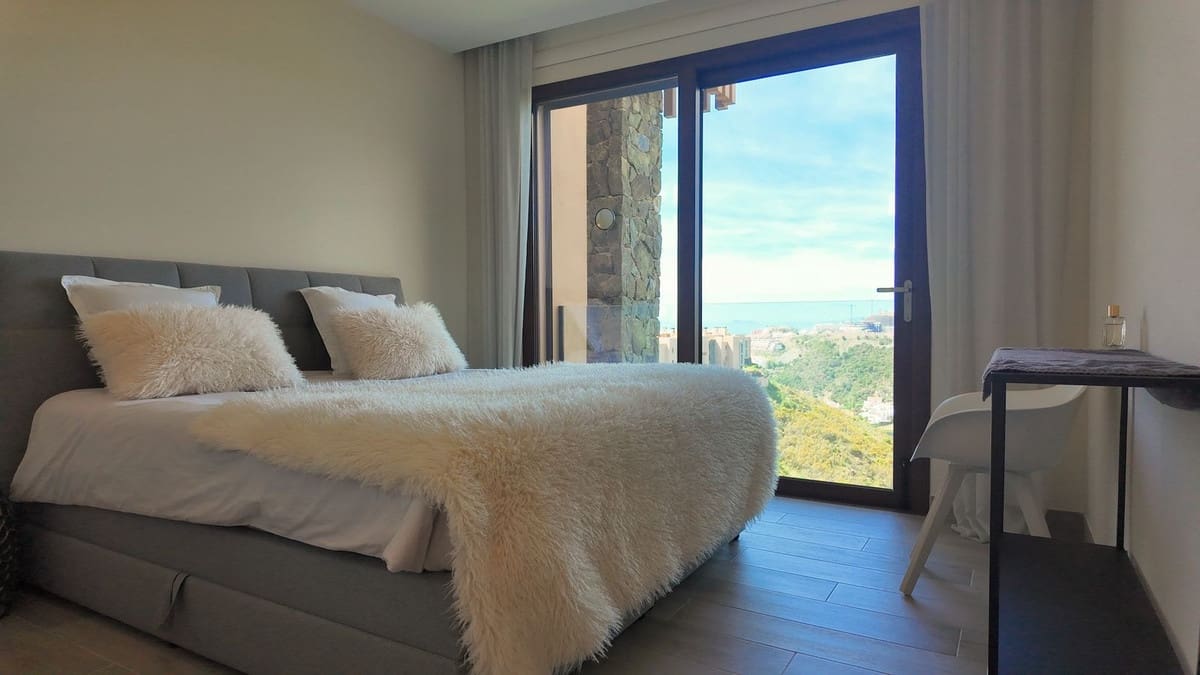 2 bedroom Apartment for sale in Benahavis with pool garage - € 850,000 (Ref: 9783436)