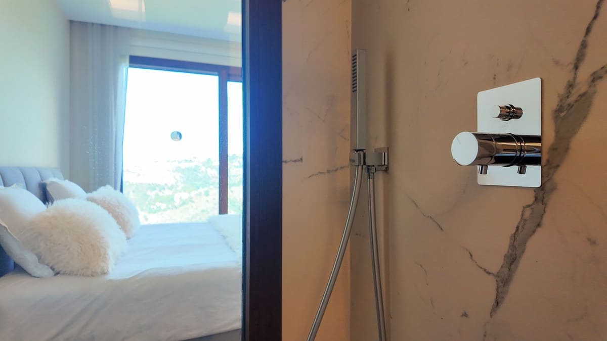 2 bedroom Apartment for sale in Benahavis with pool garage - € 850,000 (Ref: 9783436)